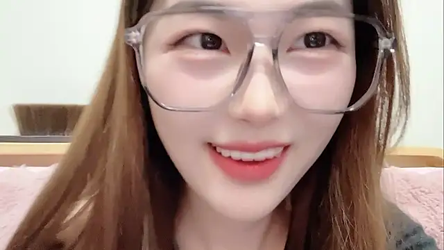 Snapshot of Sweet-Angel999 chatting on February 2026 03:31:02 PM Sweet-Angel999 online show from February 2026 03:31:02 PM