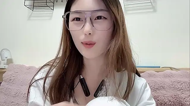 Snapshot of Sweet-Angel999 chatting on February 2026 03:54:01 PM Sweet-Angel999 online show from February 2026 03:54:01 PM