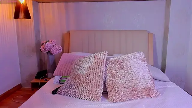 Snapshot of CamilleLynn chatting on November 2025 01:49:02 AM CamilleLynn online show from November 2025 01:49:02 AM