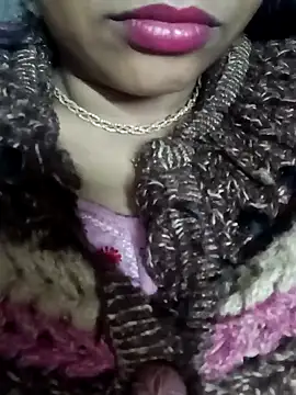 Snapshot of Wifesuman40 chatting on December 2024 05:37:01 PM Wifesuman40 online show from December 2024 05:37:01 PM