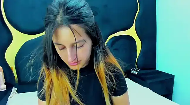 GiaRoussel online show from February 2025 01:48:02 PM