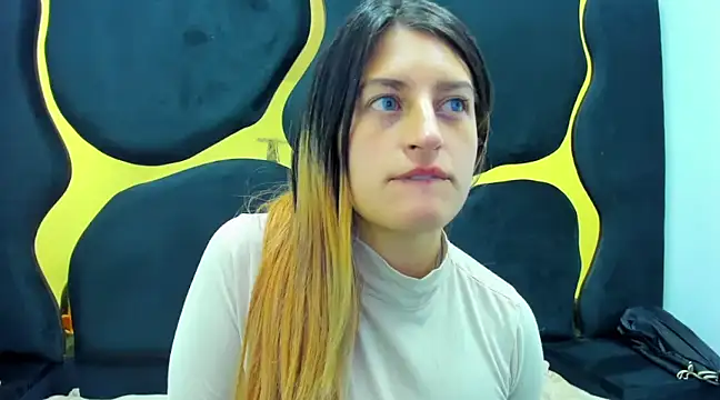 GiaRoussel online show from February 2025 01:27:01 PM