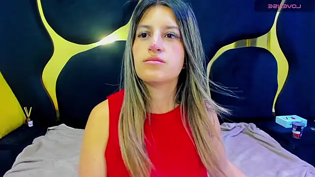 GiaRoussel online show from October 2025 03:24:01 PM