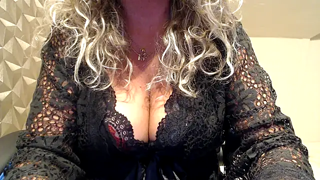 JenniLowen online show from October 2025 07:58:01 AM