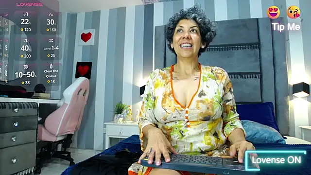 Julianewell online show from February 2025 06:46:01 PM