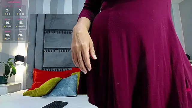 Julianewell online show from October 2025 01:01:01 PM