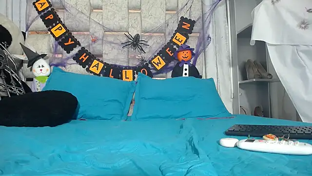 KOURTNEY-- online show from November 2025 02:14:01 AM