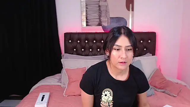 mia aira online show from March 2025 08:26:02 PM