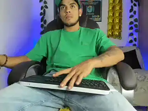 Snapshot of mikee_scooth chatting on January 2025 08:30:02 PM mikee scooth online show from January 2025 08:30:02 PM