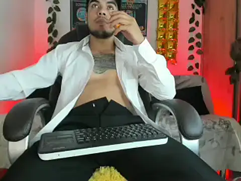 Snapshot of mikee_scooth chatting on January 2025 03:15:01 AM mikee scooth online show from January 2025 03:15:01 AM