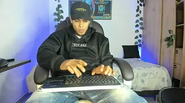 Snapshot of mikee_scooth chatting on February 2025 02:09:02 AM mikee scooth online show from February 2025 02:09:02 AM