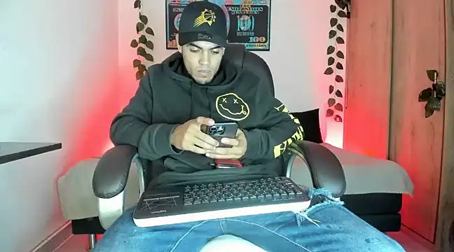 Snapshot of mikee_scooth chatting on March 2025 03:19:01 AM mikee scooth online show from March 2025 03:19:01 AM