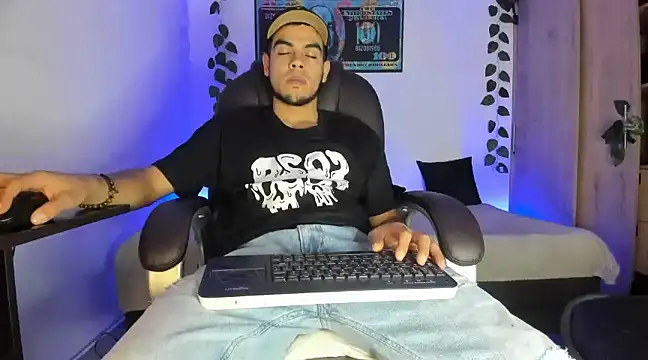 Snapshot of mikee_scooth chatting on March 2025 09:50:01 AM mikee scooth online show from March 2025 09:50:01 AM