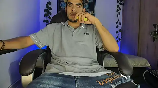 Snapshot of mikee_scooth chatting on March 2025 05:27:01 AM mikee scooth online show from March 2025 05:27:01 AM