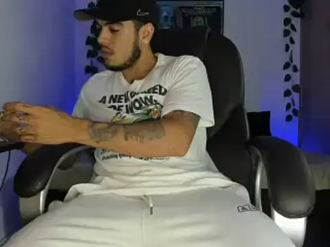 Snapshot of mikee_scooth chatting on March 2025 12:56:02 PM mikee scooth online show from March 2025 12:56:02 PM