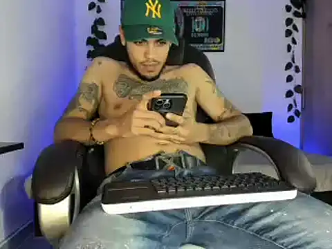 Snapshot of mikee_scooth chatting on March 2025 06:31:01 AM mikee scooth online show from March 2025 06:31:01 AM