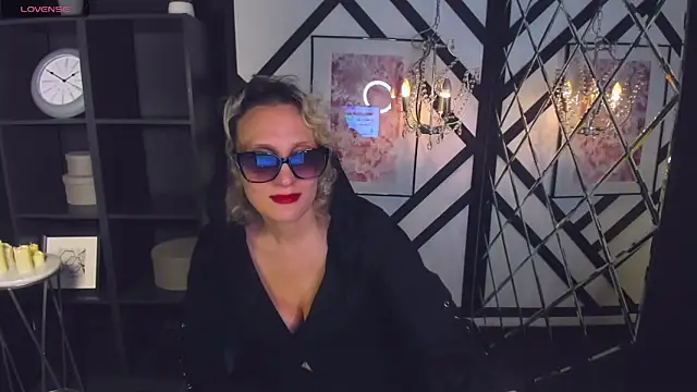 Queen Anna  online show from January 2025 08:04:01 PM