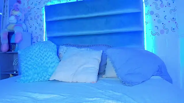 MelodiLovee  online show from December 2024 06:16:01 PM