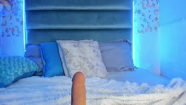 MelodiLovee  online show from December 2024 03:37:02 PM