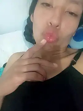 karolinee 66  online show from December 2024 04:03:02 AM