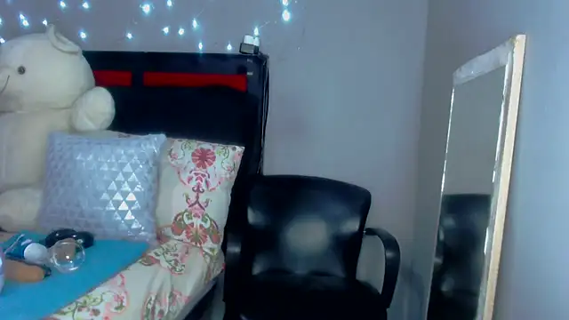 Snapshot of MissBigNipples chatting on January 2025 03:45:01 AM MissBigNipples online show from January 2025 03:45:01 AM