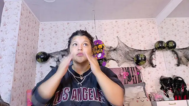 AvrillThomas online show from October 2025 03:33:02 PM