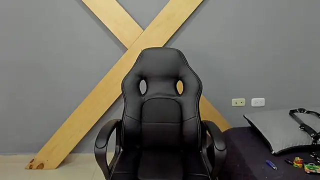 Snapshot of jamesinked_ chatting on December 2024 03:37:01 PM jamesinked online show from December 2024 03:37:01 PM