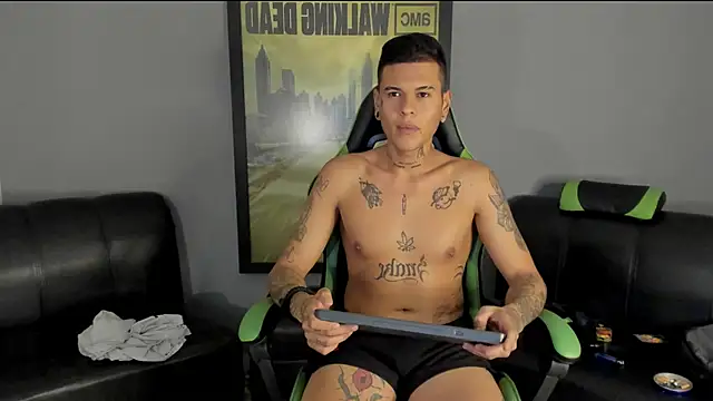 Snapshot of jamesinked_ chatting on December 2024 09:51:01 PM jamesinked online show from December 2024 09:51:01 PM