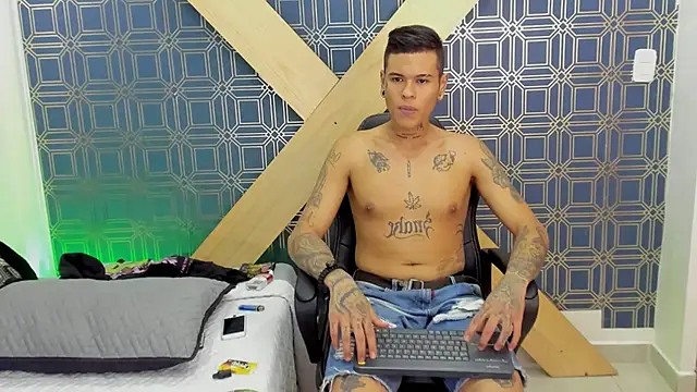 Snapshot of jamesinked_ chatting on December 2024 04:35:02 PM jamesinked online show from December 2024 04:35:02 PM