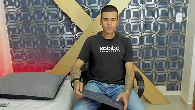 Snapshot of jamesinked_ chatting on January 2025 01:57:01 PM jamesinked online show from January 2025 01:57:01 PM