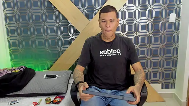 Snapshot of jamesinked_ chatting on January 2025 02:14:01 PM jamesinked online show from January 2025 02:14:01 PM