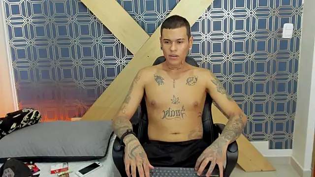 Snapshot of jamesinked_ chatting on January 2025 06:47:01 PM jamesinked online show from January 2025 06:47:01 PM