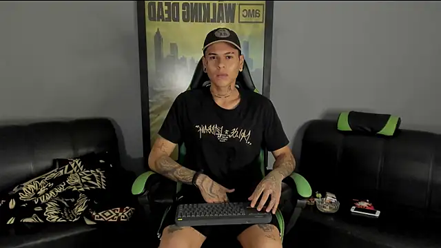 Snapshot of jamesinked_ chatting on January 2025 12:38:01 AM jamesinked online show from January 2025 12:38:01 AM