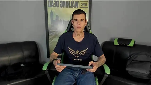 Snapshot of jamesinked_ chatting on January 2025 06:54:02 PM jamesinked online show from January 2025 06:54:02 PM