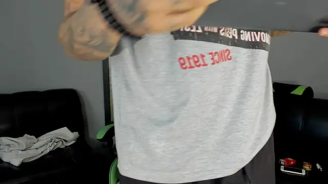 Snapshot of jamesinked_ chatting on January 2025 03:50:01 PM jamesinked online show from January 2025 03:50:01 PM