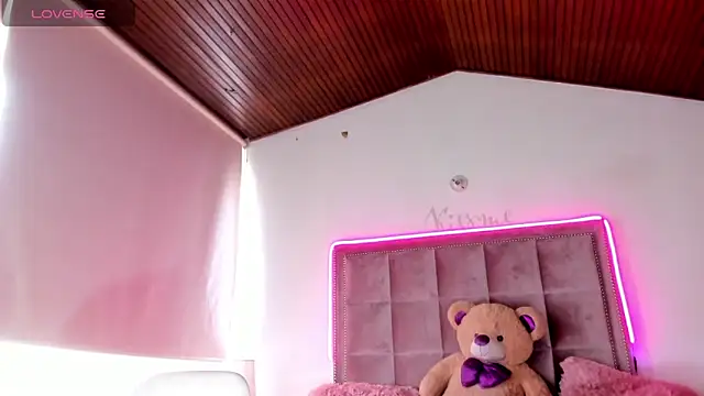 Snapshot of Melody_Ds chatting on December 2024 08:25:02 PM Melody Ds online show from December 2024 08:25:02 PM