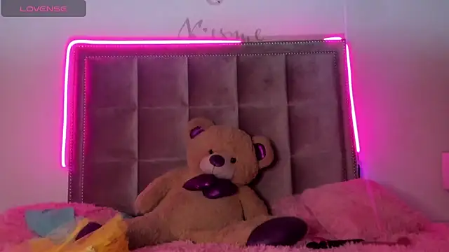 Snapshot of Melody_Ds chatting on December 2024 12:19:01 AM Melody Ds online show from December 2024 12:19:01 AM