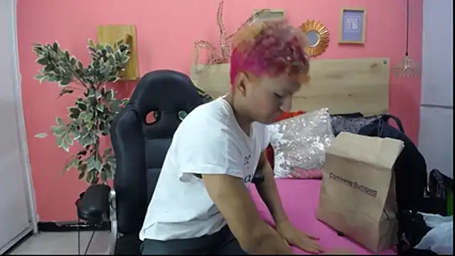 Snapshot of aslyhernandez_7 chatting on March 2026 12:01:02 PM aslyhernandez 7 online show from March 2026 12:01:02 PM