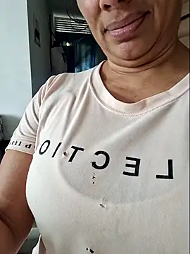 Snapshot of LEIRIS_Y_FRED_01 chatting on December 2025 03:32:01 PM LEIRIS Y FRED 01 online show from December 2025 03:32:01 PM