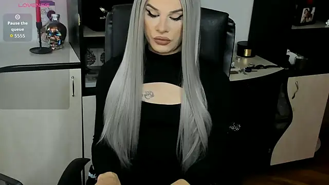 Snapshot of EvelynLexy chatting on May 2026 04:57:01 PM EvelynLexy online show from May 2026 04:57:01 PM