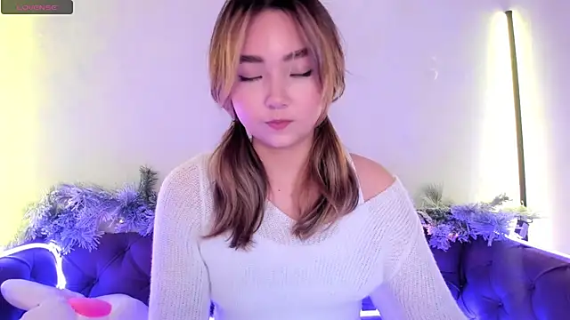 Snapshot of Fluffy_Rose chatting on December 2024 08:35:01 AM Fluffy Rose online show from December 2024 08:35:01 AM