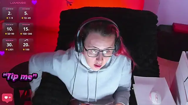 bonnie moon  online show from October 2025 07:41:01 PM