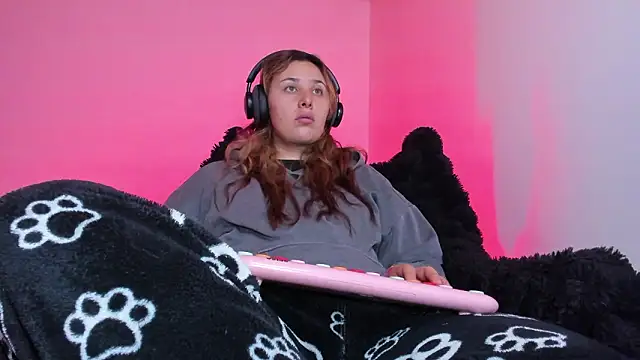 bonnie moon  online show from February 2026 05:22:02 PM