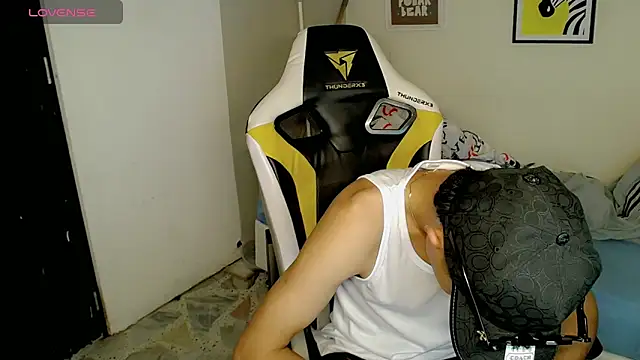 Snapshot of bby_santi chatting on November 2025 06:54:02 PM bby santi online show from November 2025 06:54:02 PM