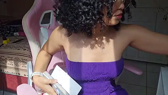 Snapshot of ELIZABETHFX chatting on March 2025 07:21:02 PM ELIZABETHFX online show from March 2025 07:21:02 PM