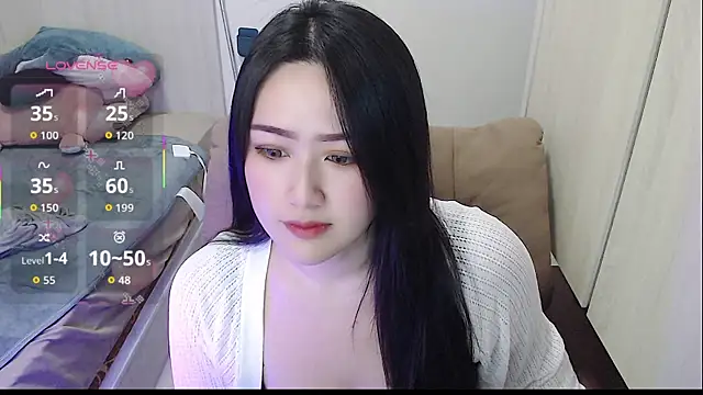 Snapshot of Eimile-Z chatting on October 2025 03:43:01 PM Eimile-Z online show from October 2025 03:43:01 PM