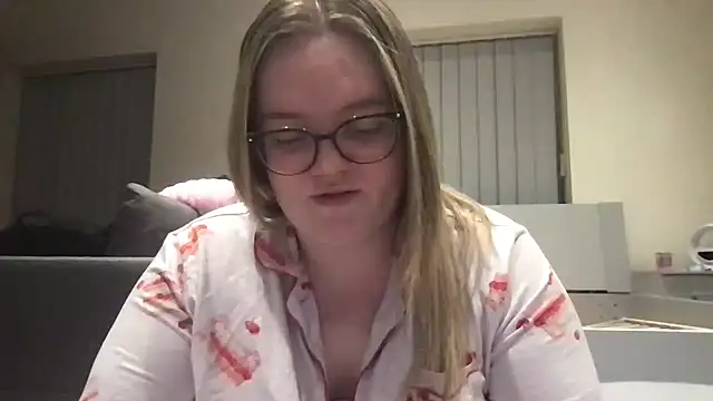 Snapshot of honeyyy24 chatting on May 2026 10:04:01 PM honeyyy24 online show from May 2026 10:04:01 PM