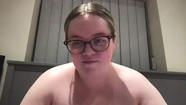Snapshot of honeyyy24 chatting on May 2026 10:28:02 PM honeyyy24 online show from May 2026 10:28:02 PM
