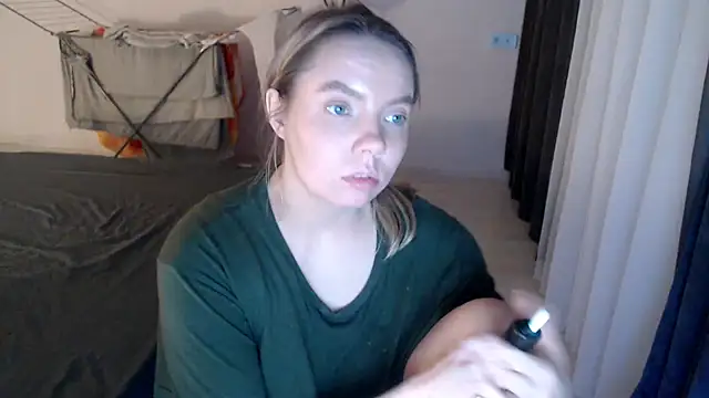 Snapshot of PolinaXXXJones chatting on February 2025 09:31:01 PM PolinaXXXJones online show from February 2025 09:31:01 PM