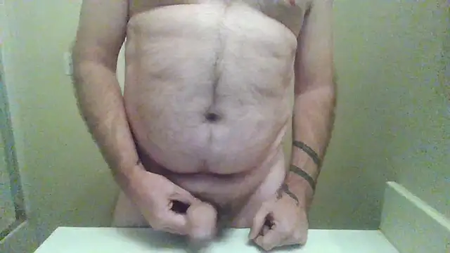 WatchinU82 online show from October 2025 05:32:01 AM